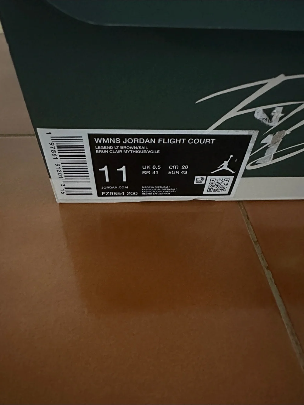 Jordan Men's Low-Top Sneakers in Off-White/Cream Size 11W and 9.5M